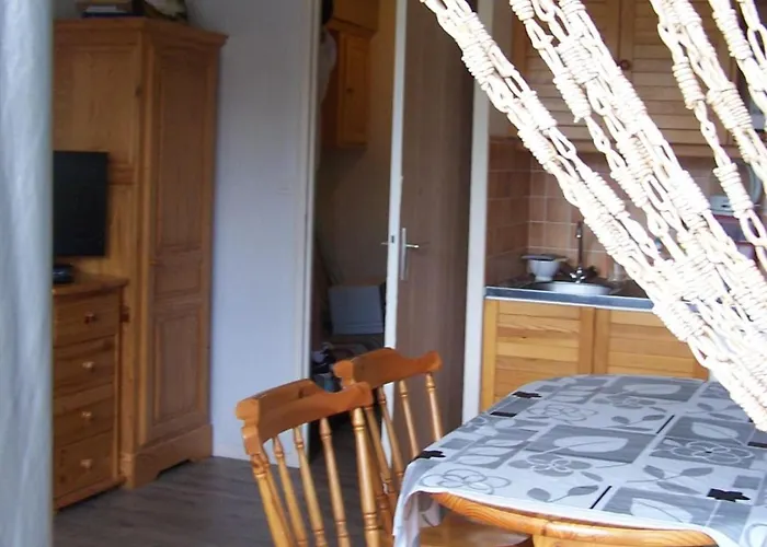 Spacieux Pre De Chartreuse 2 شقة